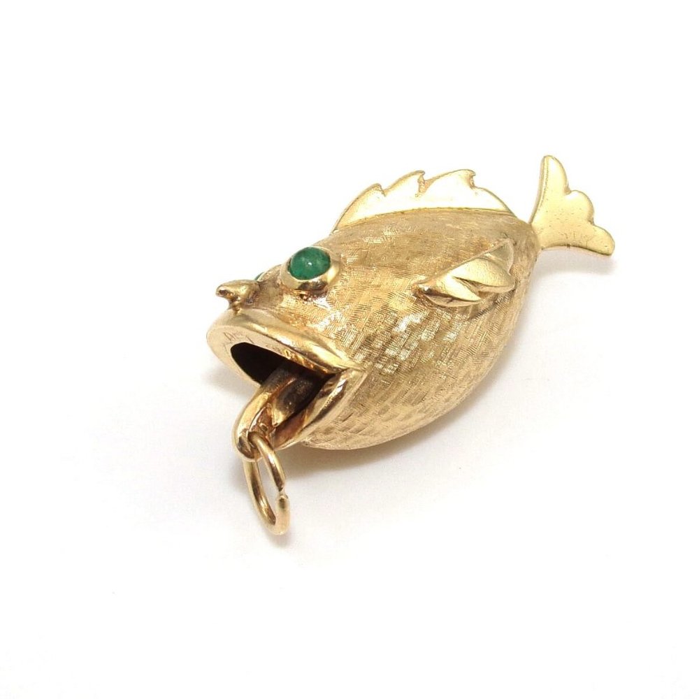 14K Yellow Gold Natural Emerald Fish Hook Pendant